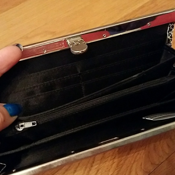 Floral Mosaic Patterned Wallet - Picture 3 of 7